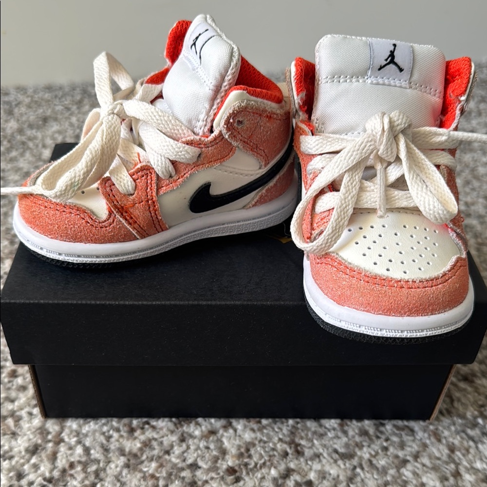 Nike Sneakers White and Orange High-Top Design
